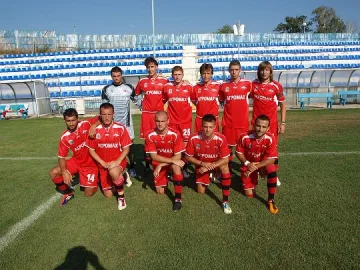 Бидон с ракия и море за Симитли