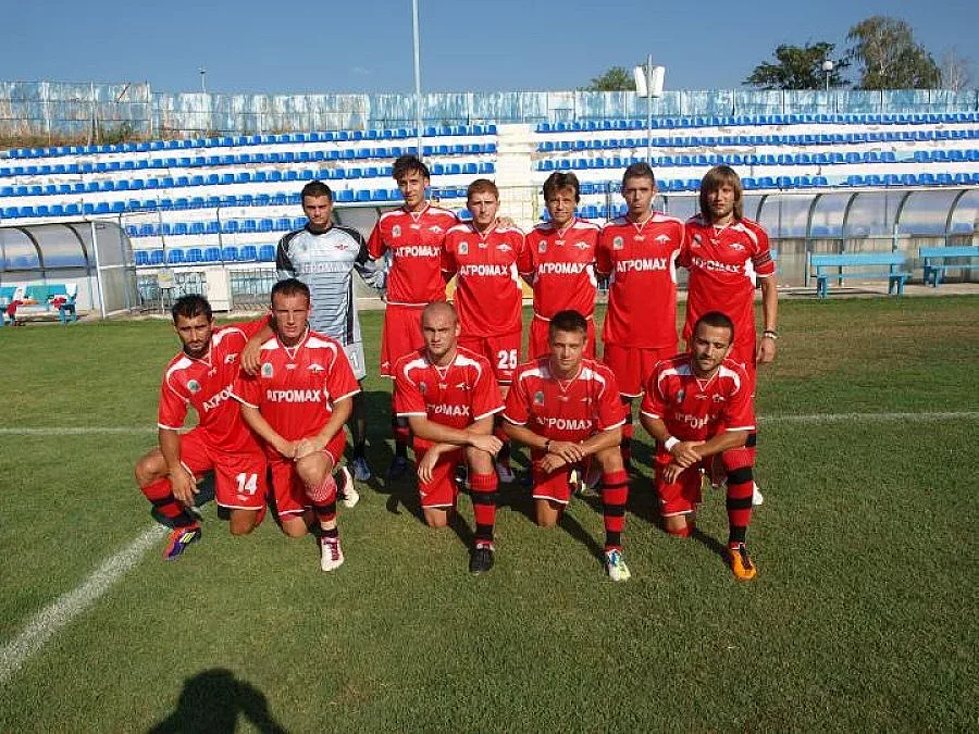 Бидон с ракия и море за Симитли