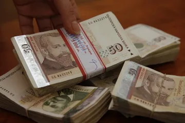 Мъжете печелят, жените казват как да се харчи