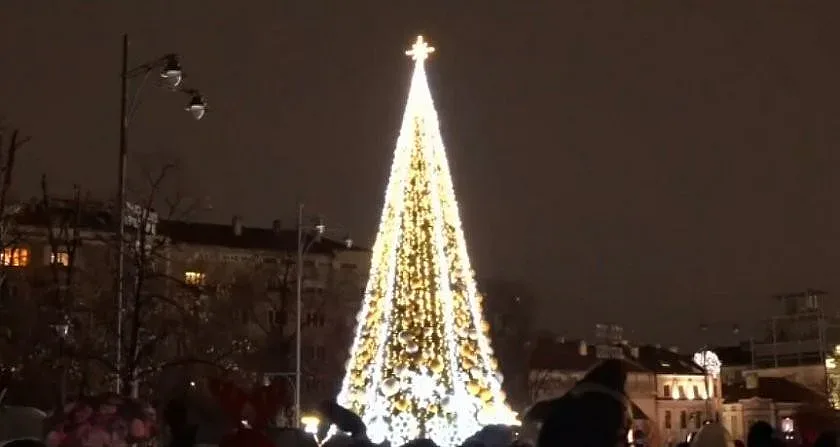 Запалиха елхата в София. Предупреждението