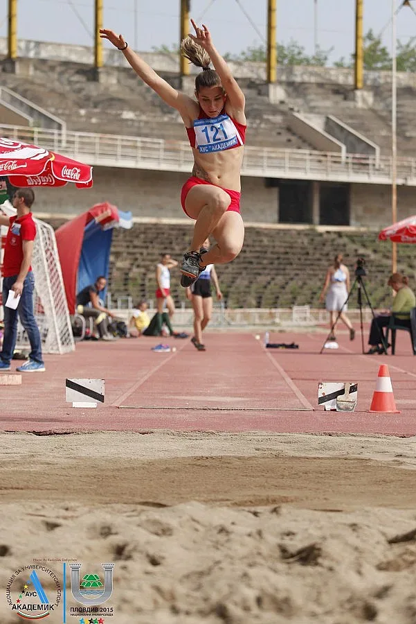 НСА с най-много титли след третия ден на Универсиада 2015