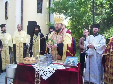 Служат молебен и водосвет 3 години след пернишкото земетресение