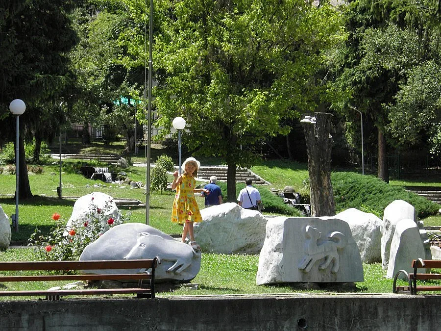 26 лични асистенти на работа в община Разлог