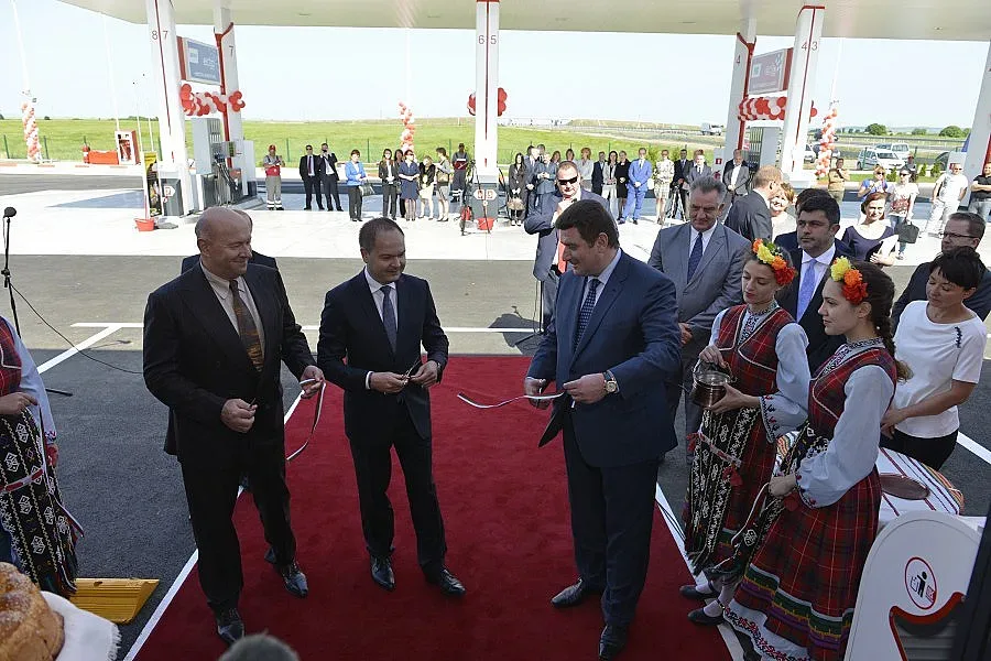 Бием Русия по бензиностанции