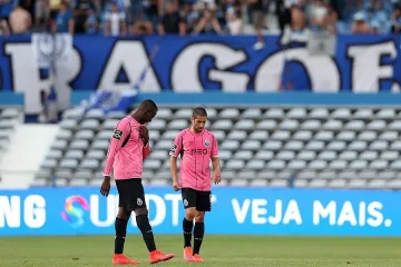 Кирки и лопати за играчите на "Порто"