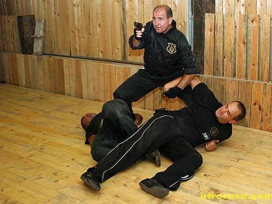 Костнър играе българин в "Бодигард"  