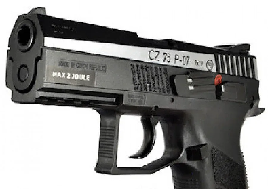 Прибраха абитуриент в ареста заради стрелба с пистолет