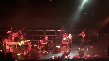 Лили Иванова просълзи хиляди българи в Лондон (ВИДЕО)