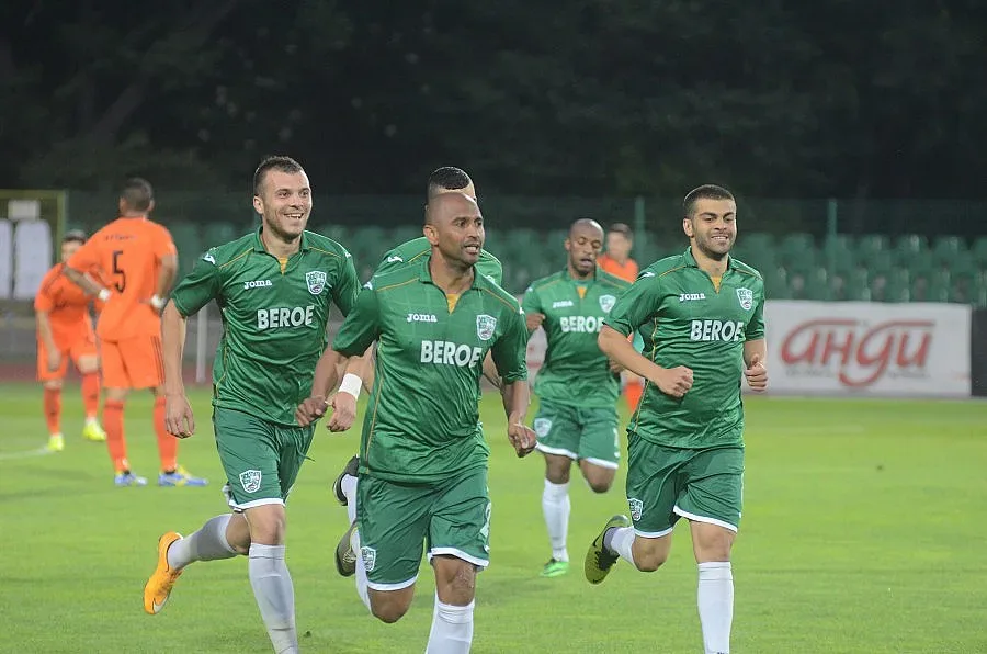 "Берое" окупира второто място, Хубчев с неприлични жестове (ВИДЕО)