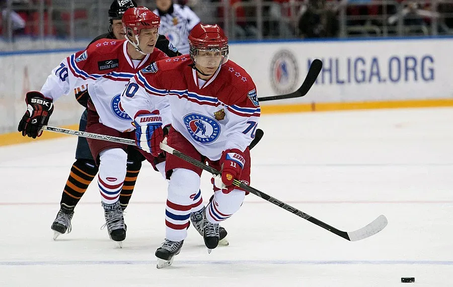 Путин заби 8 гола на хокей