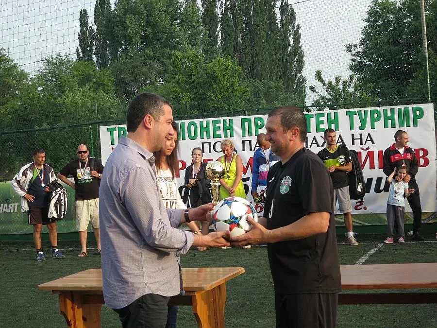 Кандидатът за кмет на Казанлък фен на футбола и тениса