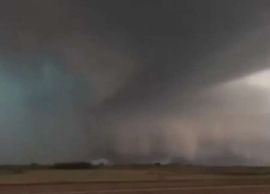 Торнадо премина през Оклахома (ВИДЕО)