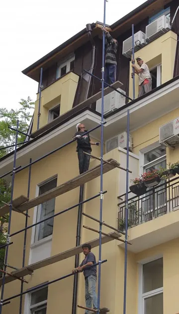 2000 лева глоба за опасен балкон