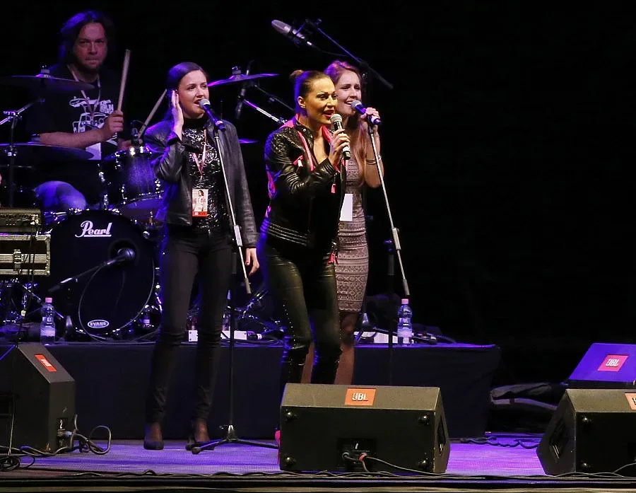 Цеца: Честита трибуна и титла! (ОБЗОР)