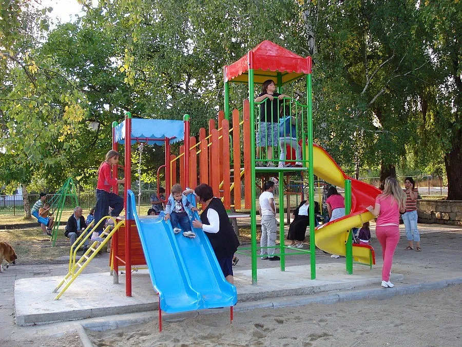 Намериха живак на детска площадка в София