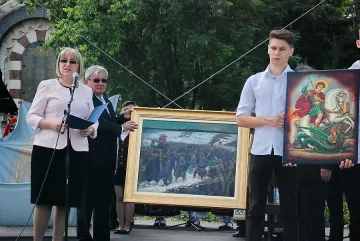 Цачева подари на Плевен картина 