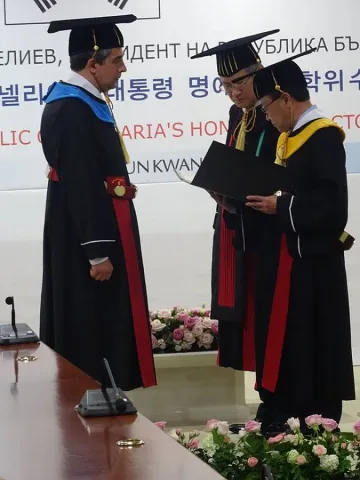 Плевнелиев удостоен с "Доктор хонорис кауза" в Сеул