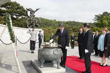 Плевнелиев влезе за минути в Северна Корея 