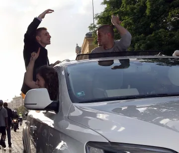 С тениски на бала помагат на сираци