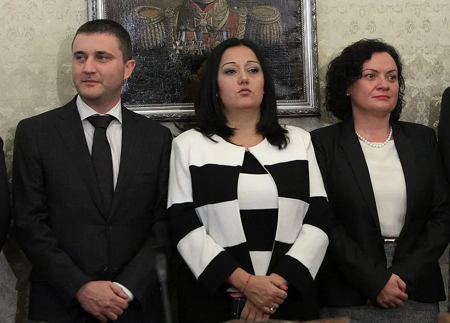 Павлова и Горанов режат лентата на трибуна "Моци"