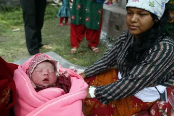 Жена роди по време на труса в Непал