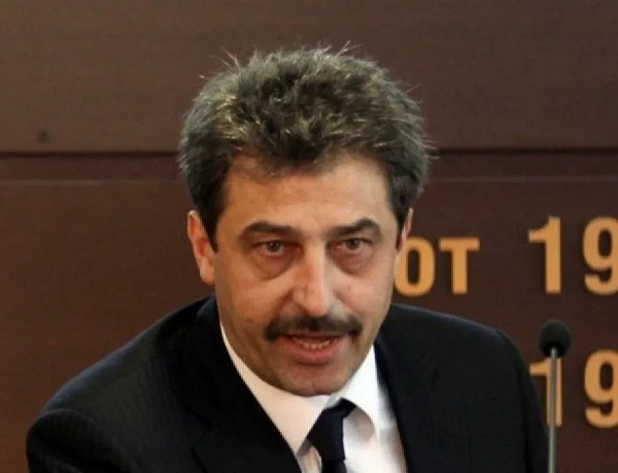 Цветан Василев жили чрез ТВ7 хазната с 300 млн.