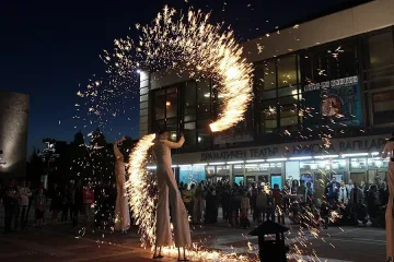 Спектакли и огнено шоу дадоха старт на театрален фестивал