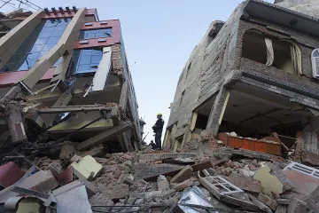 Най-малко 65 жертви в Непал, хората са в паника