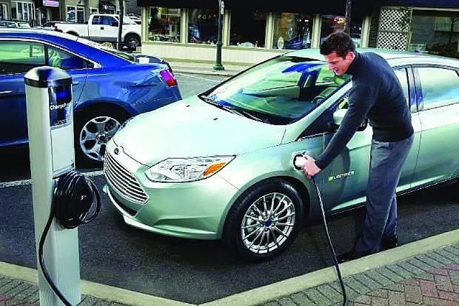 Пуснаха станция за електромобили