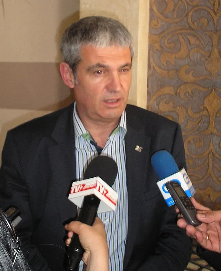 КНСБ: В две министерства съкращенията подминават „шапките“