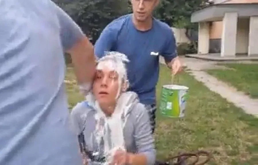 Глоби от по 1500 лв. за момчетата, които заляха с боя момиче