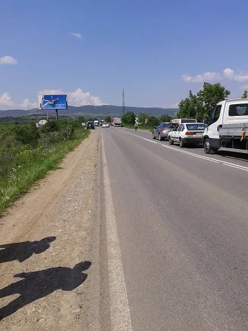 Двама загинаха при тежък сблъсък между ТИР и микробус