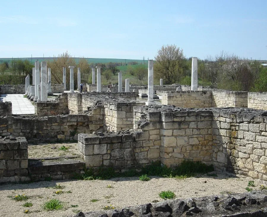 Общинският съвет в Разград заседава в резерват „Абритус“