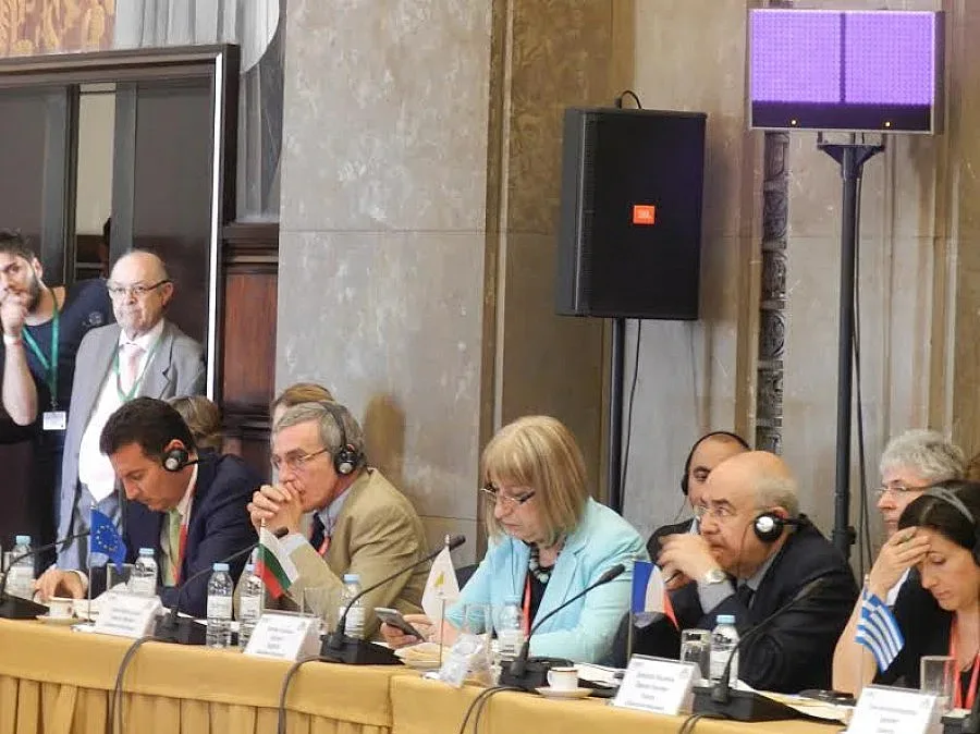 Цачева: Солидарност за кризата с бежанците