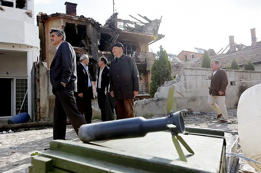 Медии в Македония: Терористите от Куманово охранявали Али Ахмети (ОБЗОР)