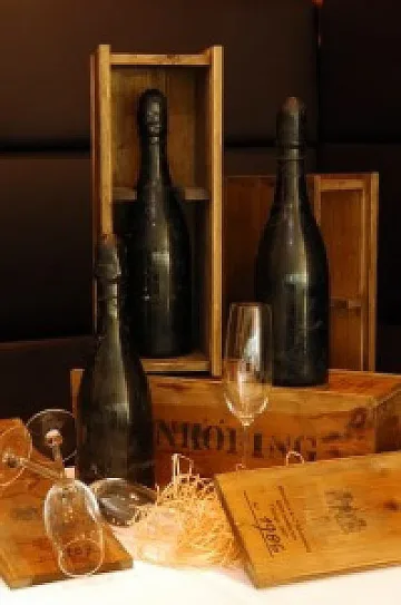 $275 000 за  бутилка шампанско