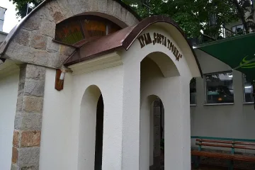 Митрополит Галактион освети параклис в казанлъшка фирма