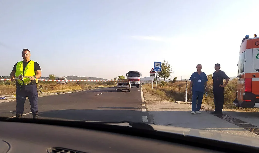 Ужасяващо меле с камиони тази нощ! Двама шофьори са мъртви