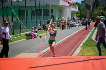 15-годишна постави национален рекорд на "Купа Бургас"