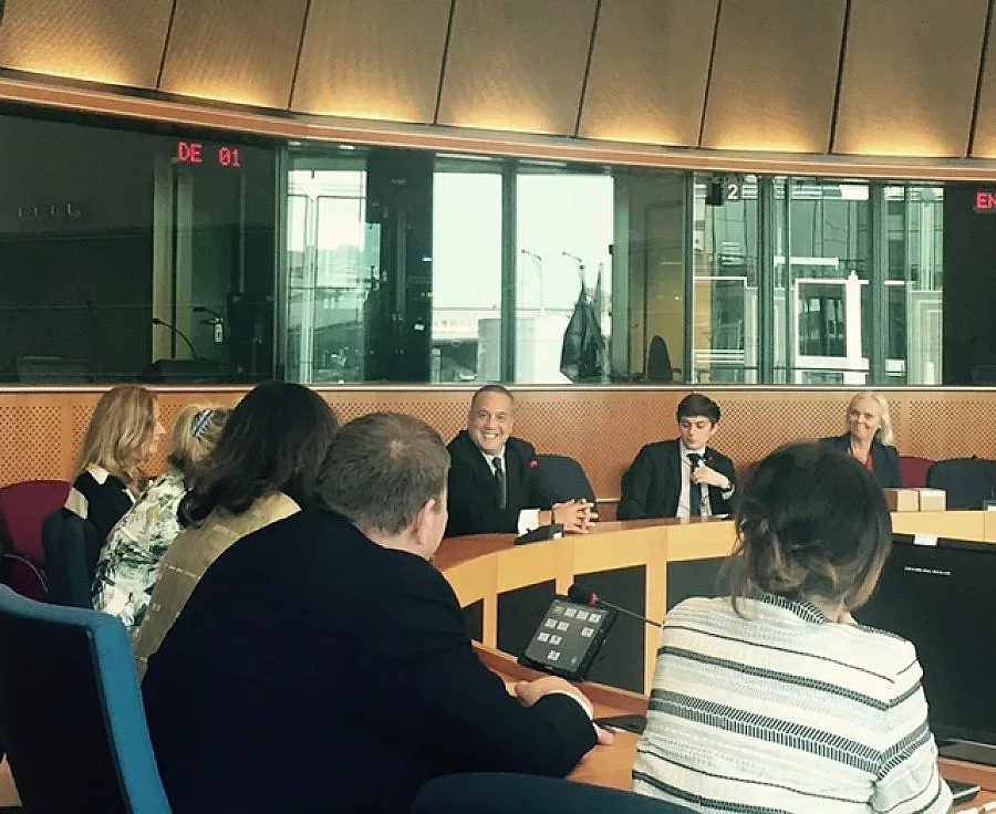 Бинев топи ледовете между Фараж и Льо Пен