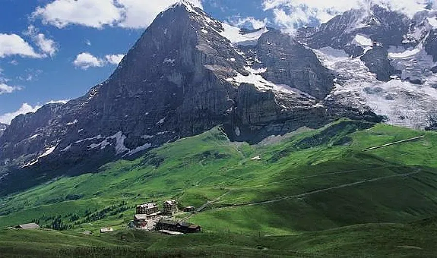 Швейцарец разстреля родата на жена си