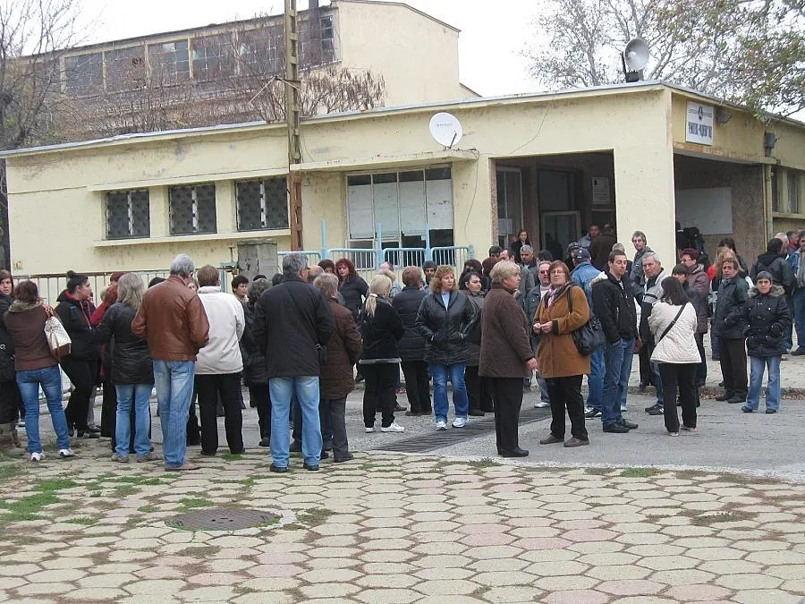 "Ремотекс" кани бивши служители на работа