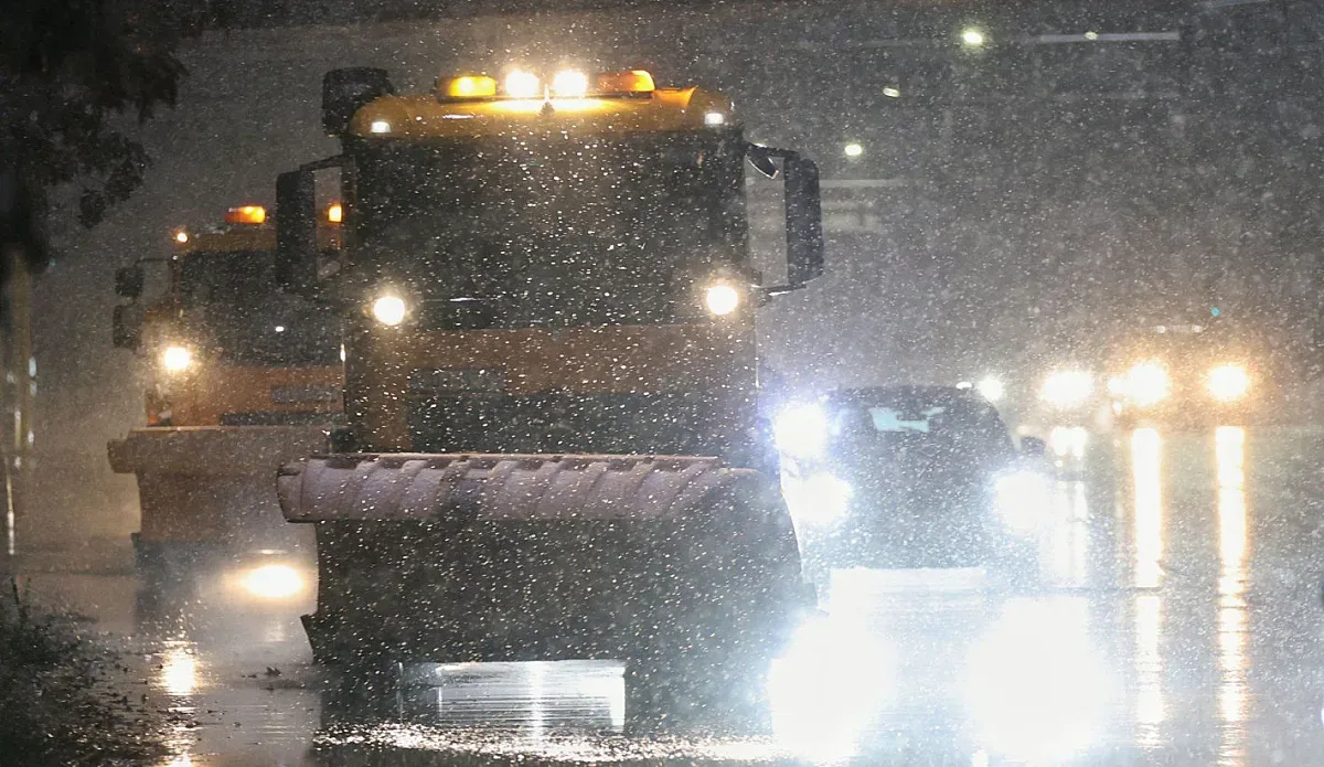 Снежни проблеми в страната в събота сутрин