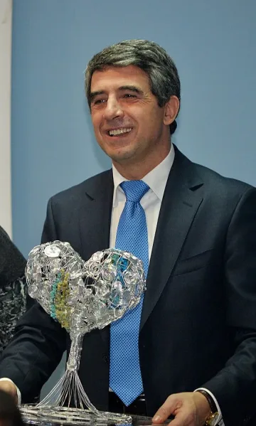 Монголия посрещна Плевнелиев с извара и БГ знамена