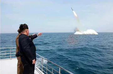 КНДР изстреля балистична ракета от подводница (ВИДЕО)