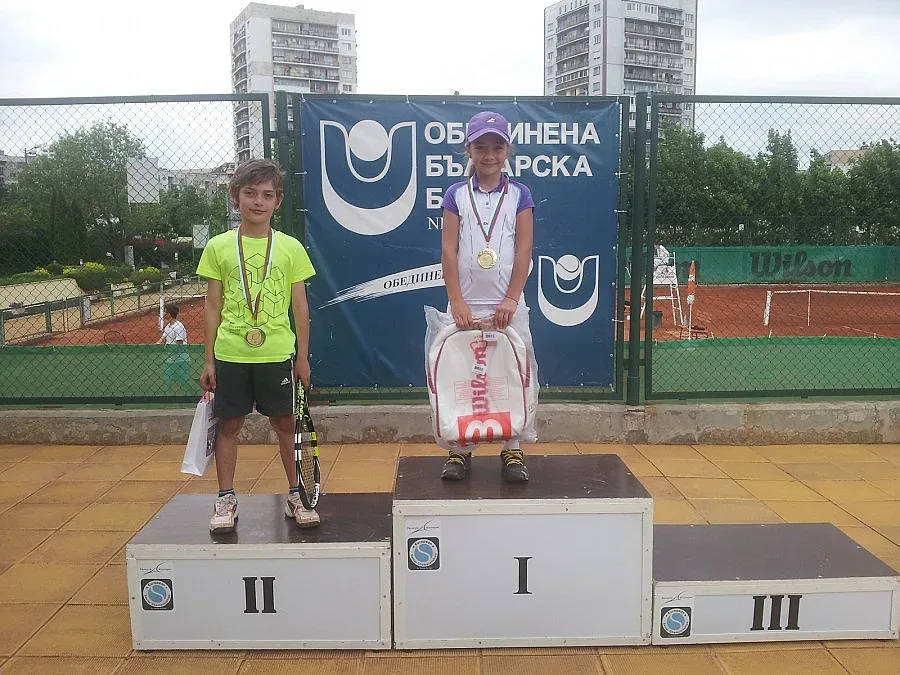 СК "ДЕМА" и ОББ събраха частните училища на тенис турнир