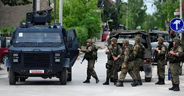 Куманово осъмна в боеве и под обсада (ОБЗОР)
