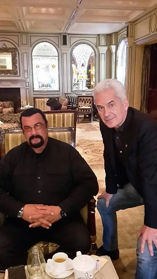 Волен се щракна със Сегал