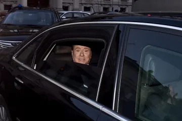 Берлускони разкъса Запада заради парада