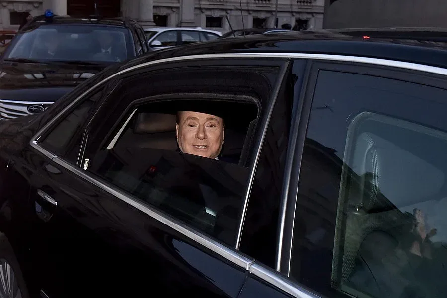 Берлускони разкъса Запада заради парада